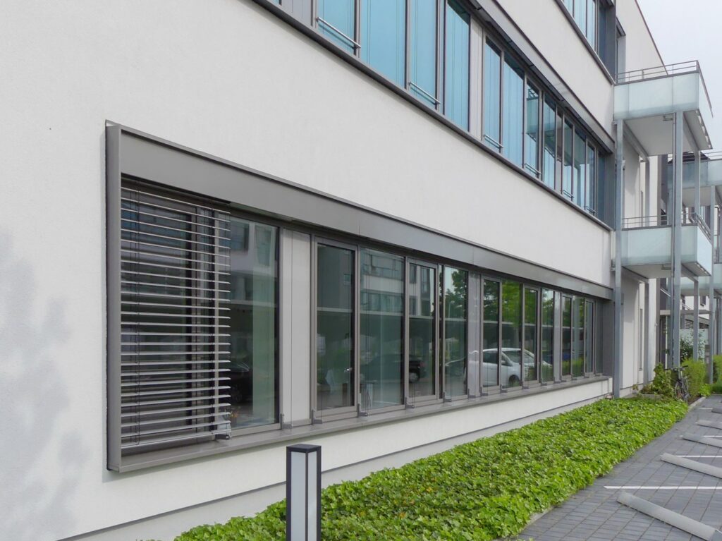 hlinikova-okna-a-dvere